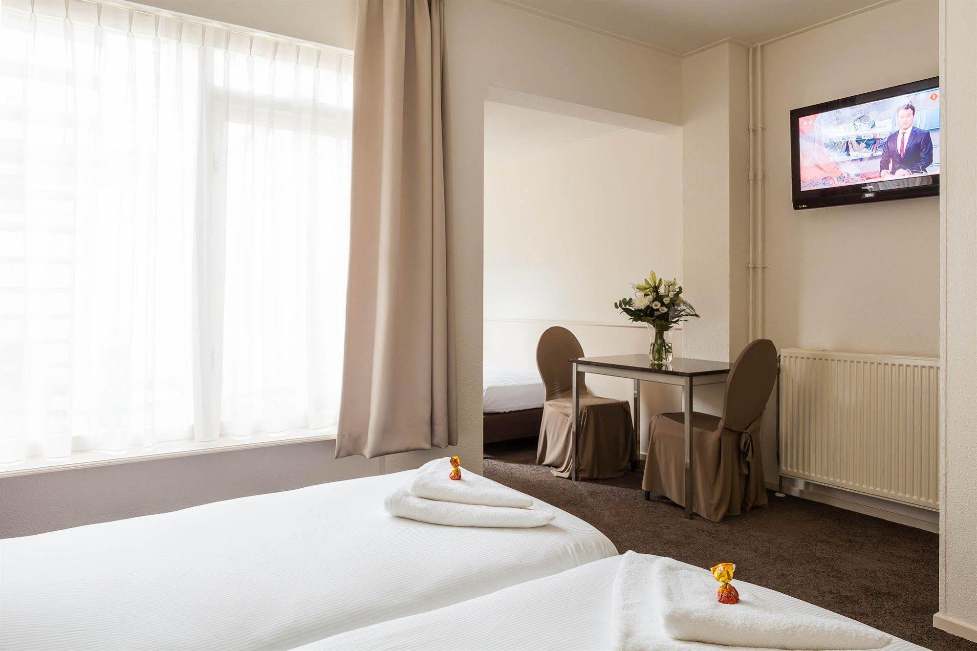 Hotel Stad En Land อัลค์มาร์ ภายนอก รูปภาพ